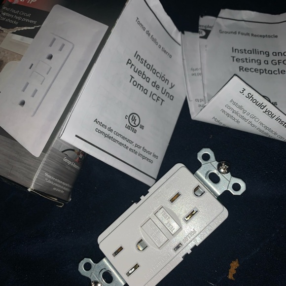 Ultrapro GFCI outlet 15 amp and Rv adapter - Picture 3 of 7